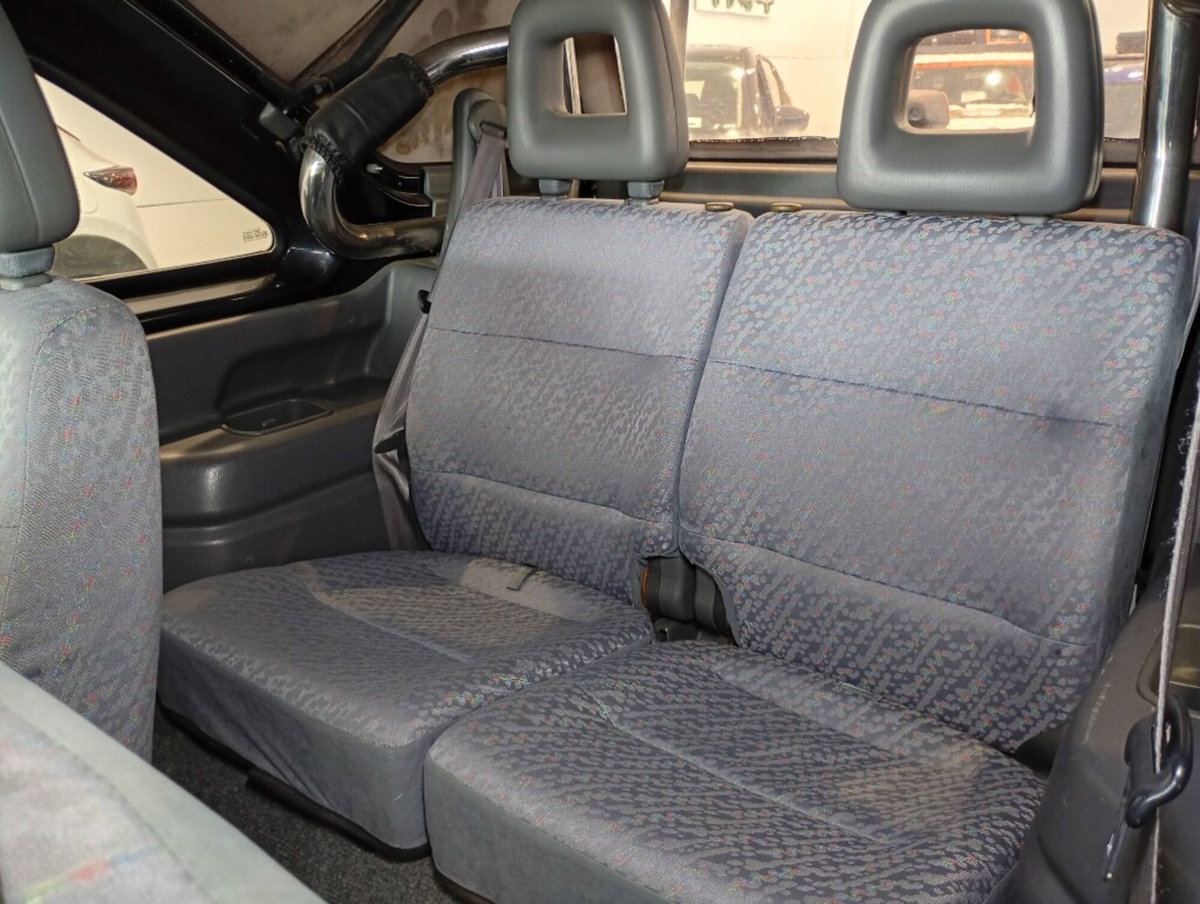 Suzuki Jimny 1.3i 16V cat 4WD JLX (13)