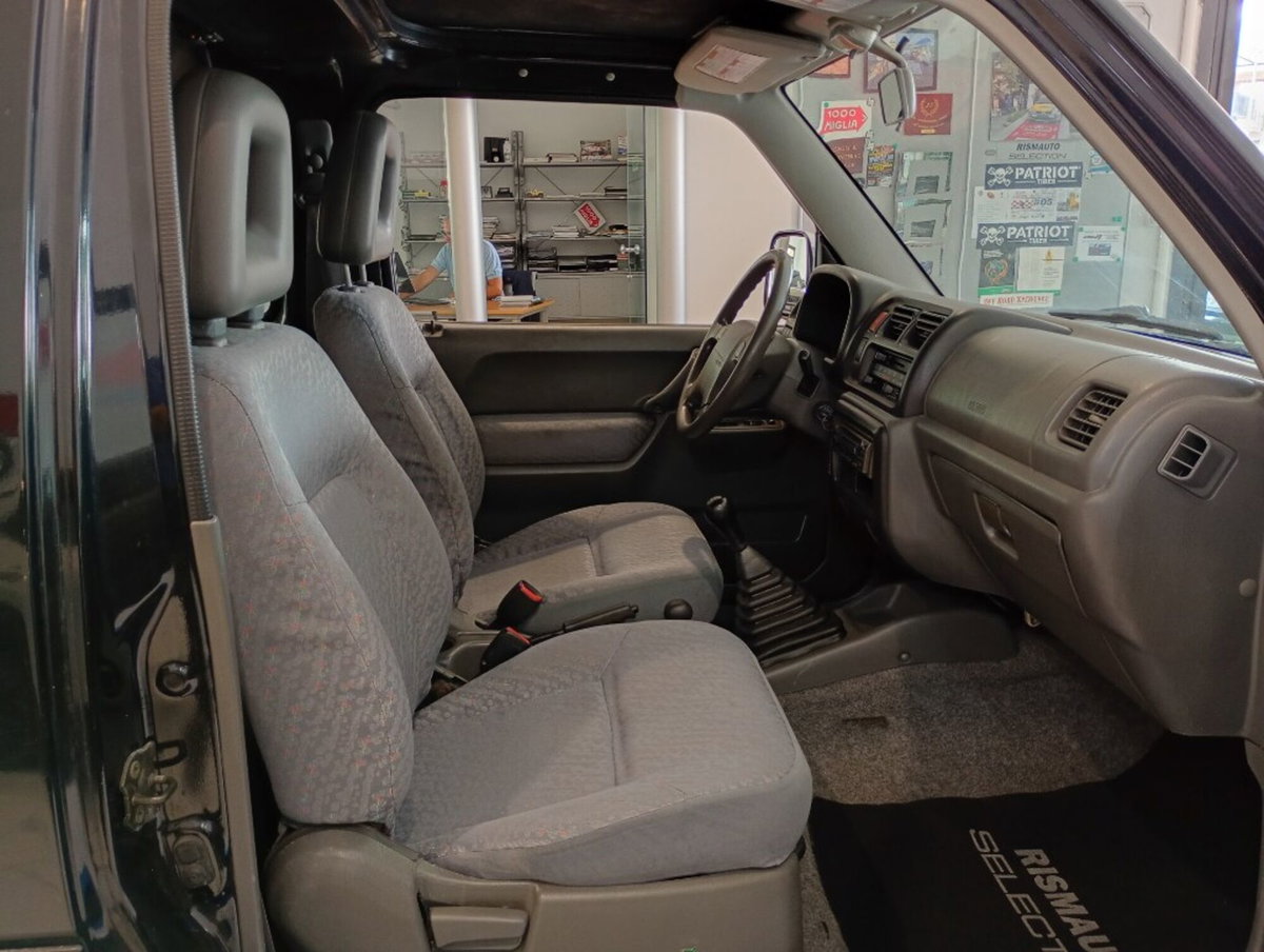 Suzuki Jimny 1.3i 16V cat 4WD JLX (14)