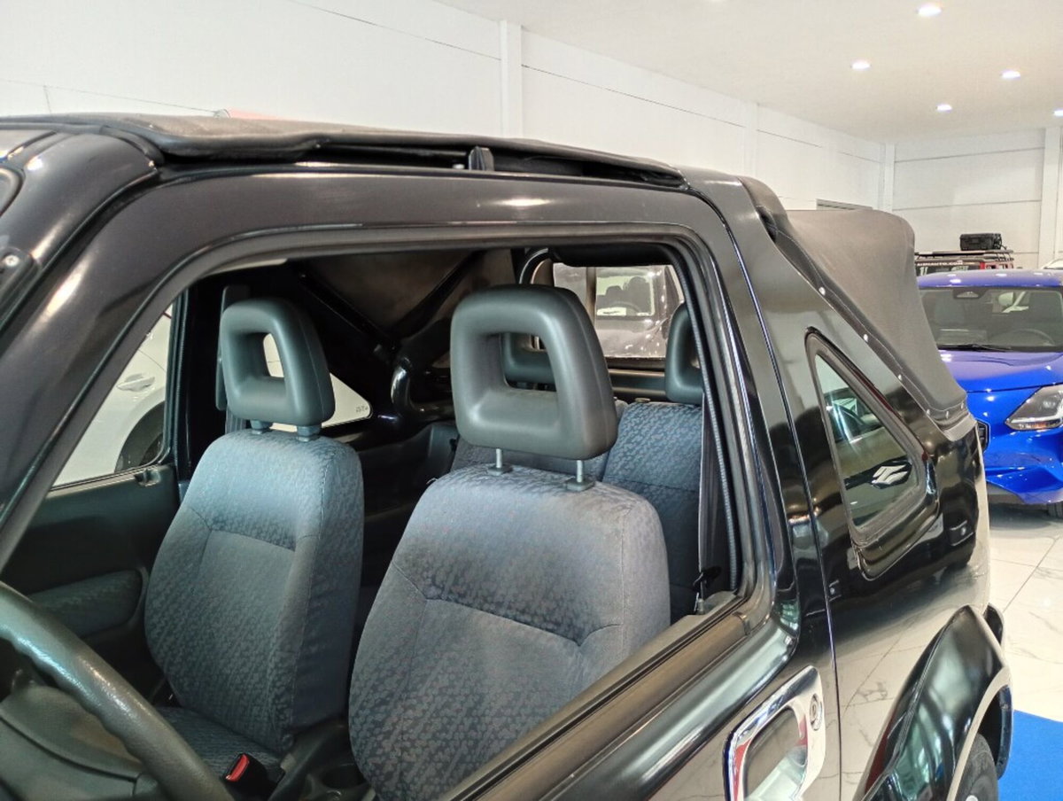 Suzuki Jimny 1.3i 16V cat 4WD JLX (18)
