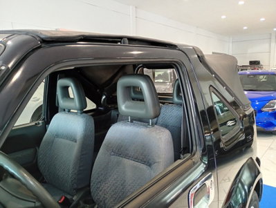 Suzuki Jimny 1.3i 16V cat 4WD JLX (18)