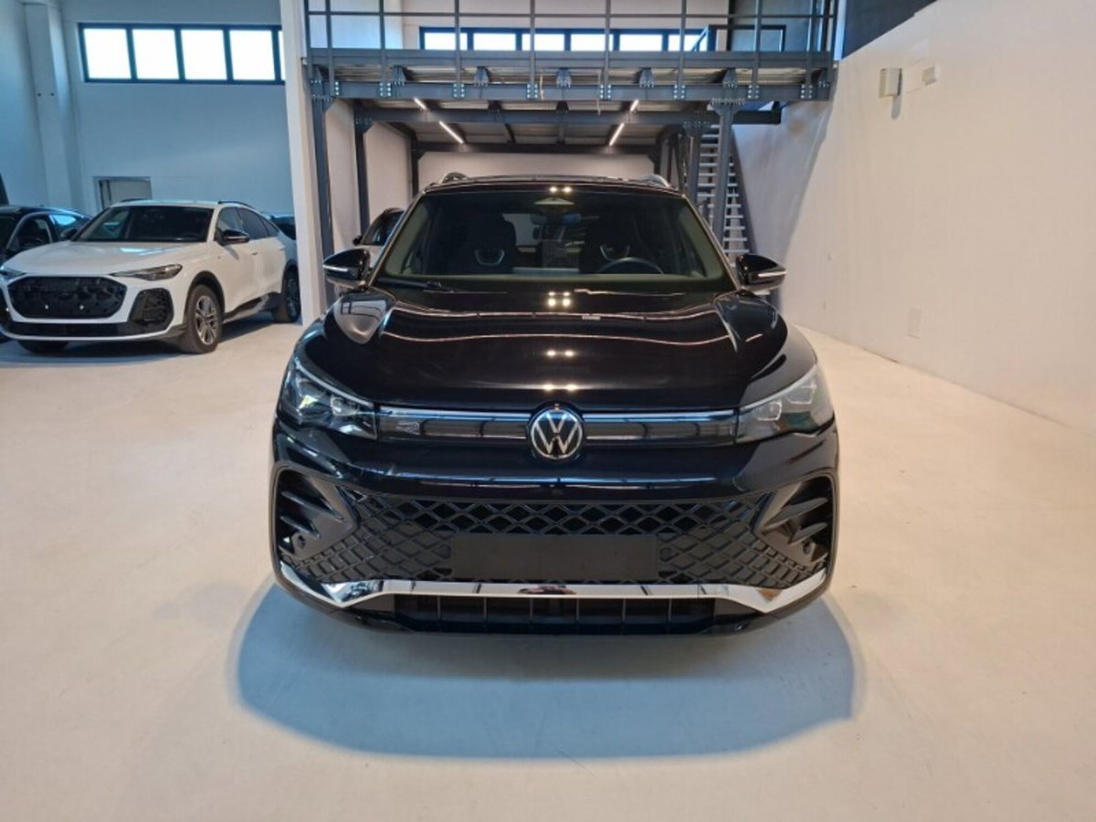Volkswagen Tiguan 2.0 TDI 150 CV SCR DSG 4MOTION R-Line (2)