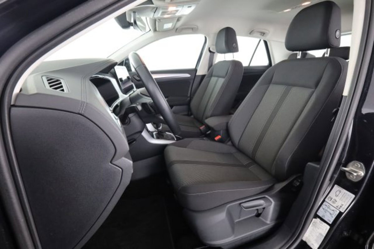Volkswagen T-Roc 1.5 tsi Life dsg (2)