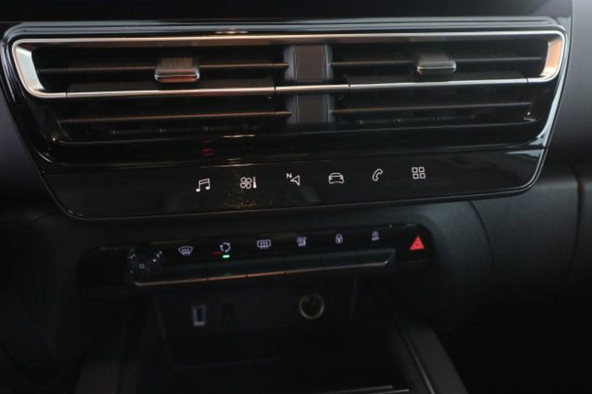 Citroen C5 Aircross 1.2 hybrid Plus 136cv e-dcs6 (13)