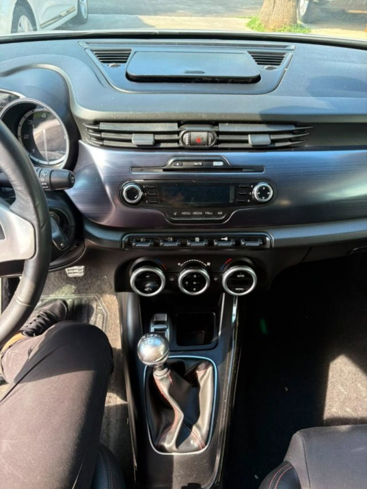 Alfa Romeo Giulietta 2.0 JTDm-2 Distinctive 170cv (11)