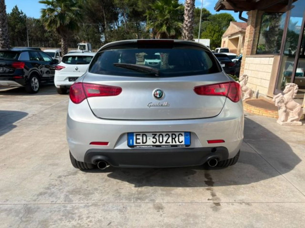 Alfa Romeo Giulietta 2.0 JTDm-2 Distinctive 170cv (5)