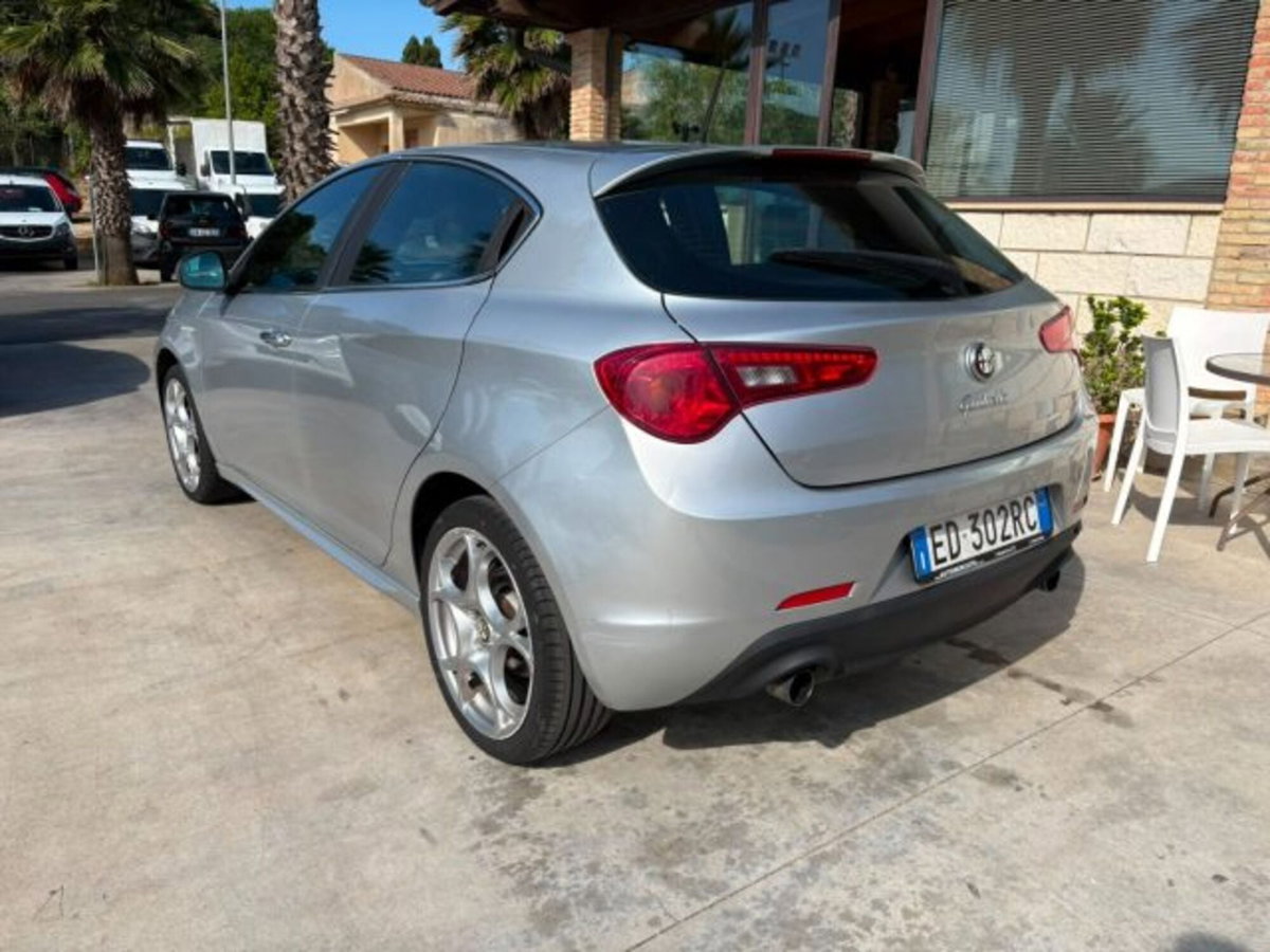 Alfa Romeo Giulietta 2.0 JTDm-2 Distinctive 170cv (6)