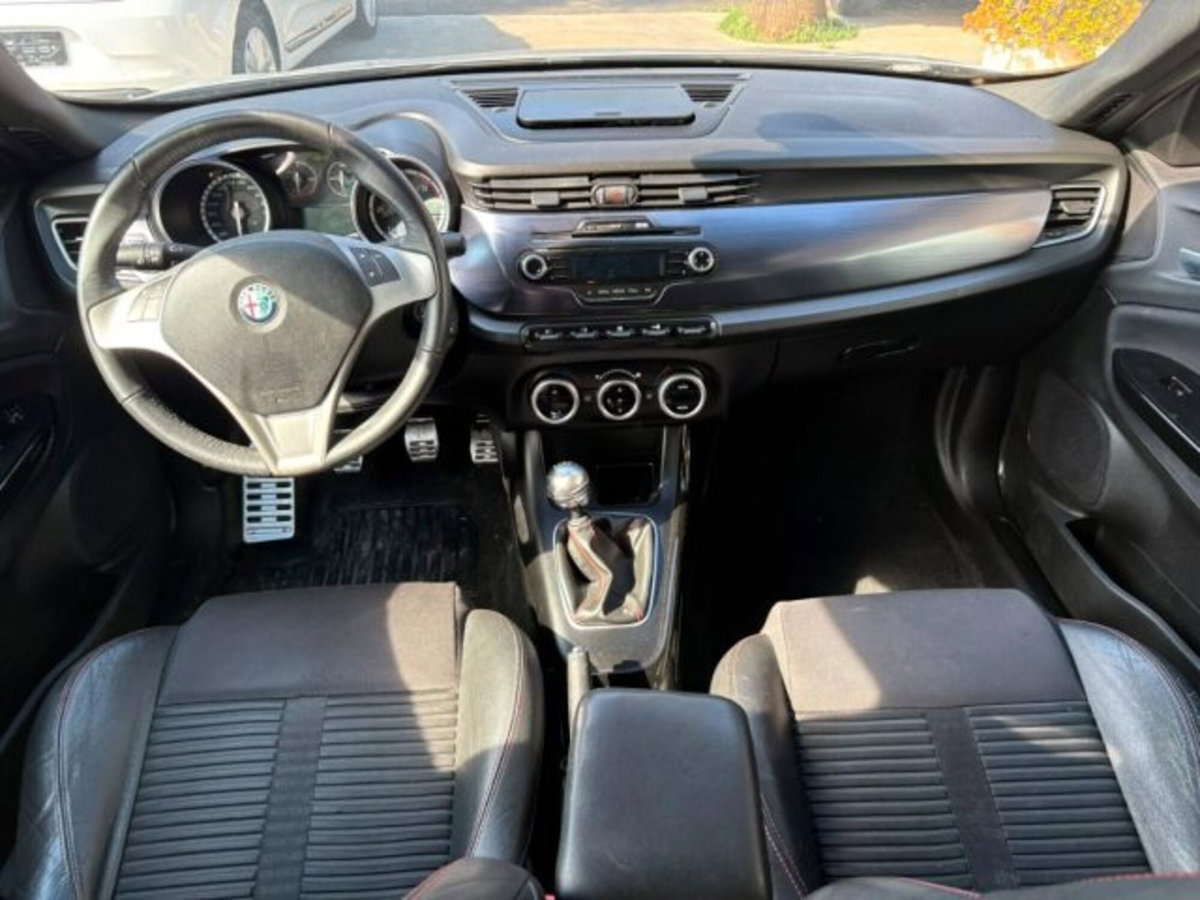 Alfa Romeo Giulietta 2.0 JTDm-2 Distinctive 170cv (7)