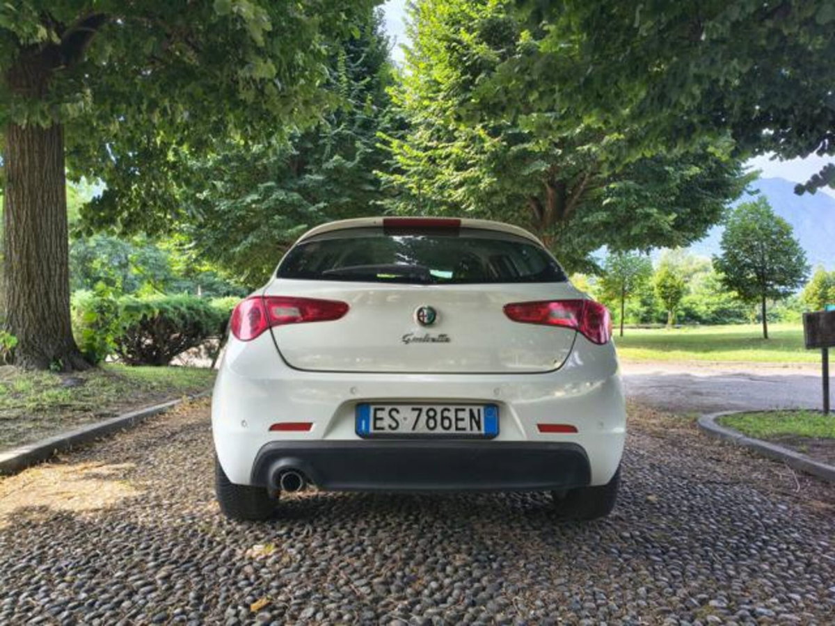 Alfa Romeo Giulietta 1.6 JTDm-2 Giulietta (10)