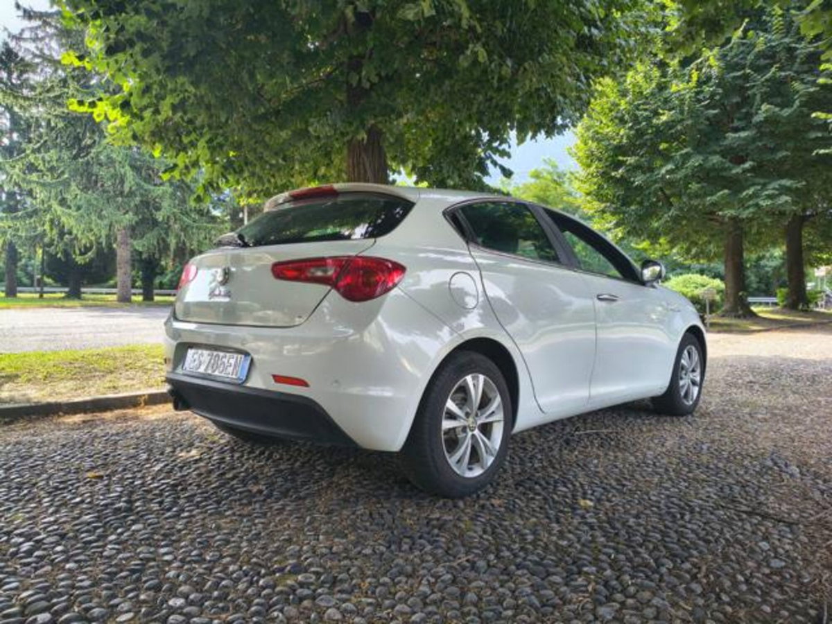 Alfa Romeo Giulietta 1.6 JTDm-2 Giulietta (15)