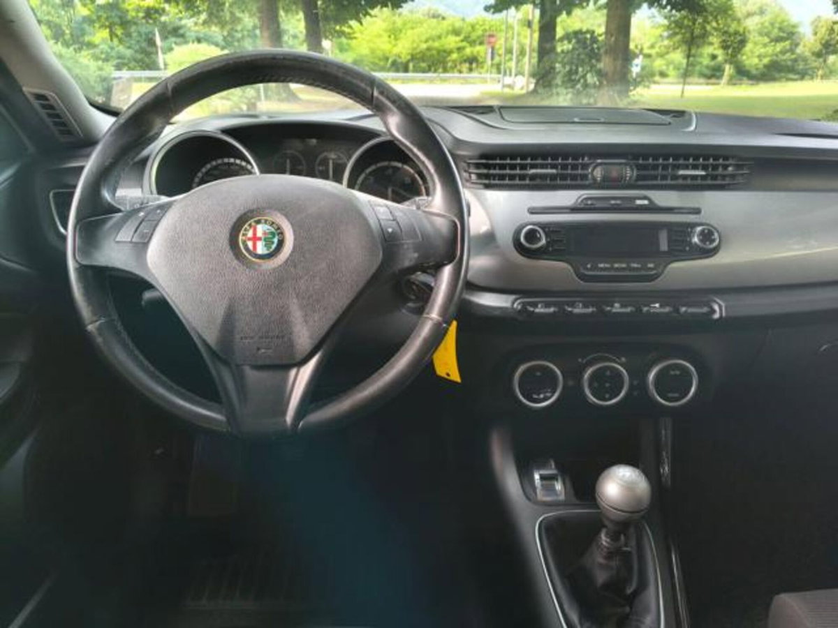Alfa Romeo Giulietta 1.6 JTDm-2 Giulietta (16)