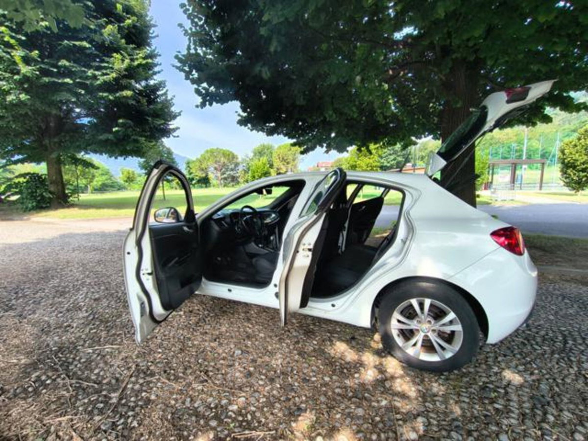 Alfa Romeo Giulietta 1.6 JTDm-2 Giulietta (5)