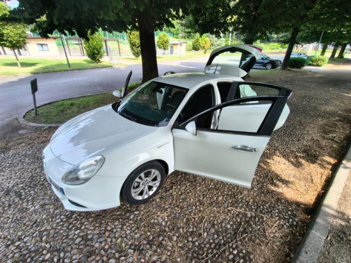 Alfa Romeo Giulietta 1.6 JTDm-2 Giulietta (6)