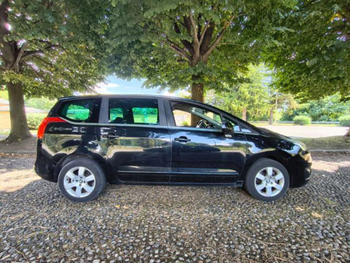 Peugeot 5008 BlueHDi 120 S&S Allure (11)