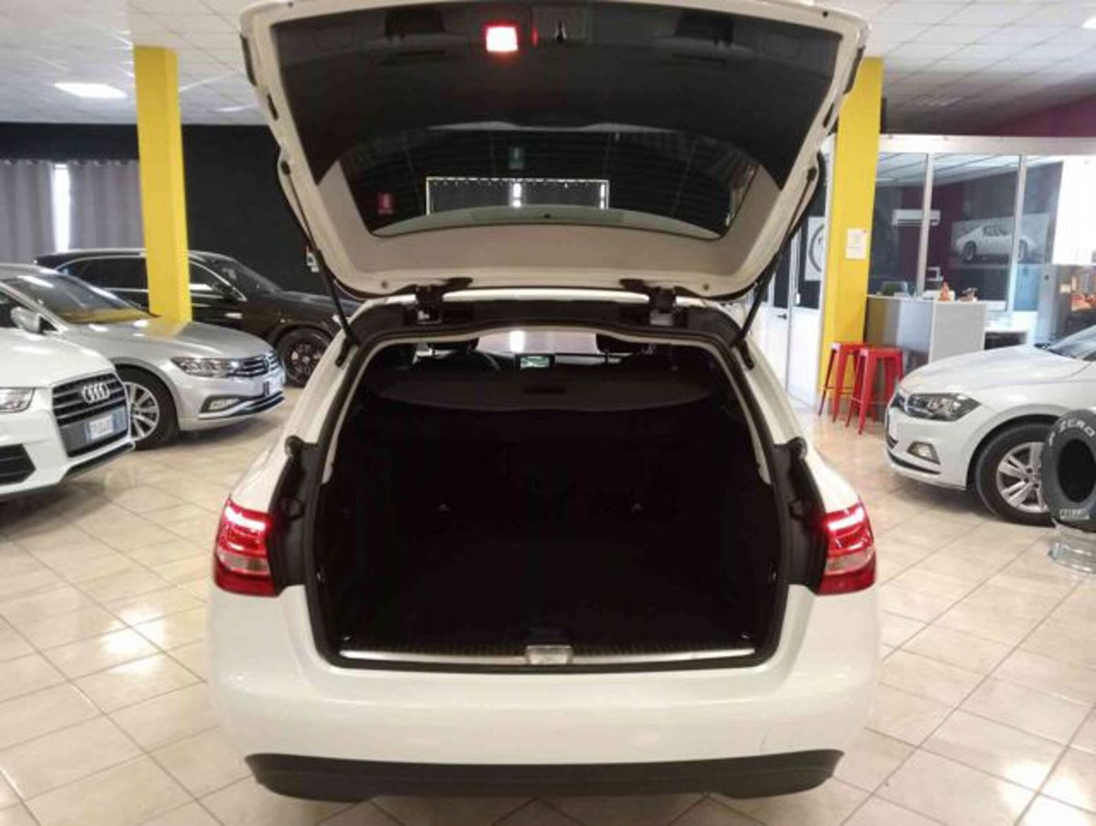 Mercedes-Benz Classe C Station Wagon 180 d Executive (12)