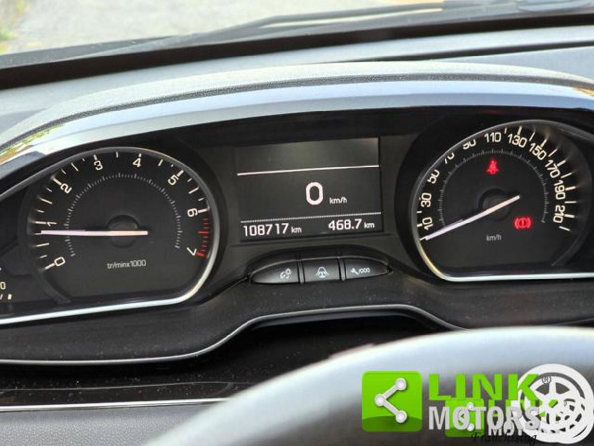Peugeot 208 VTi 82 CV 5 porte Allure (11)