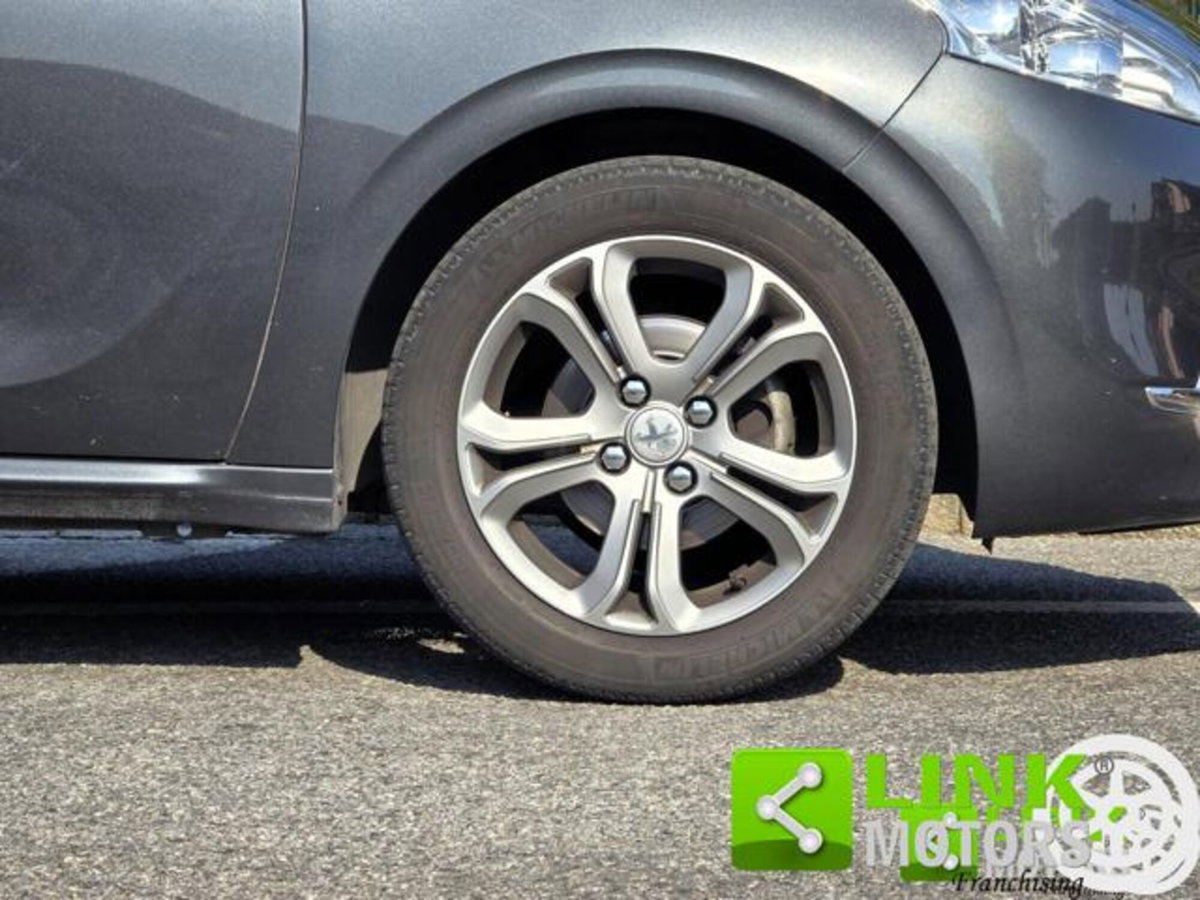 Peugeot 208 VTi 82 CV 5 porte Allure (16)