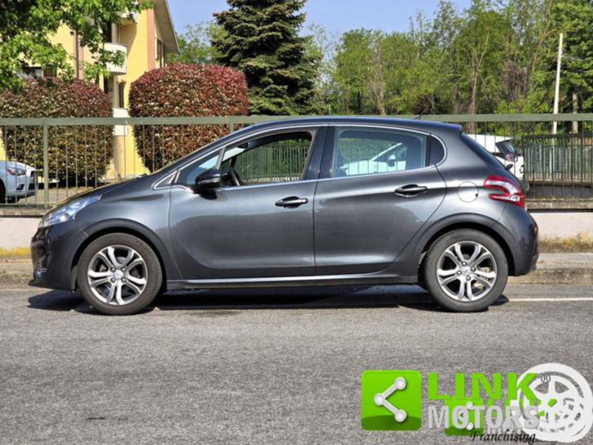 Peugeot 208 VTi 82 CV 5 porte Allure (2)