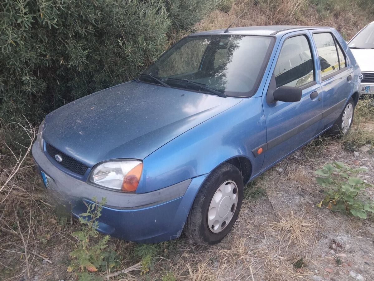 Ford Fiesta 1.2i 16V cat 5 porte Ghia (2)
