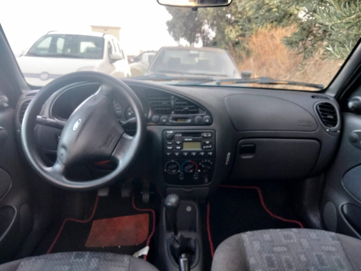 Ford Fiesta 1.2i 16V cat 5 porte Ghia (3)