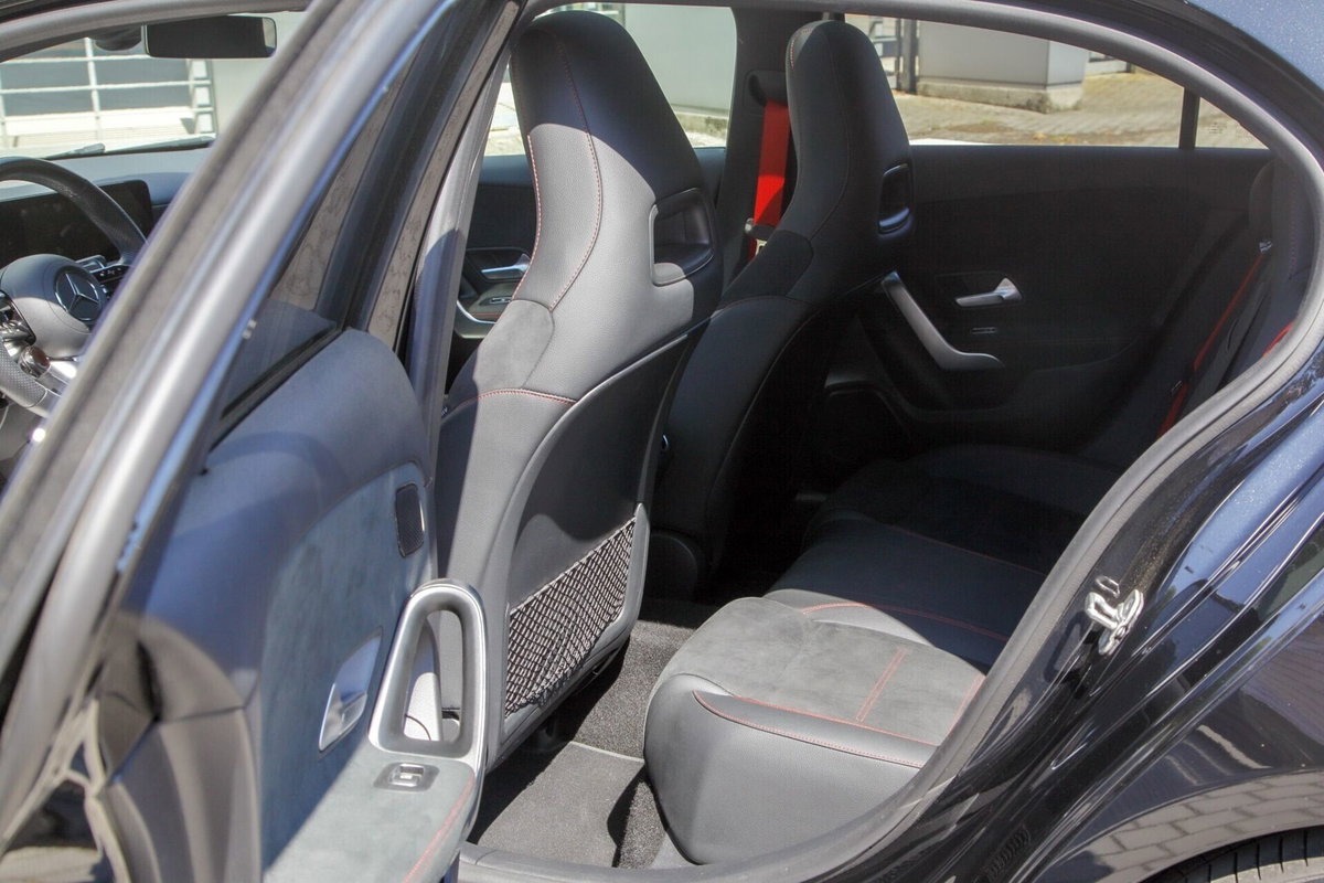 Mercedes-Benz Classe A 35 AMG 4Matic (15)