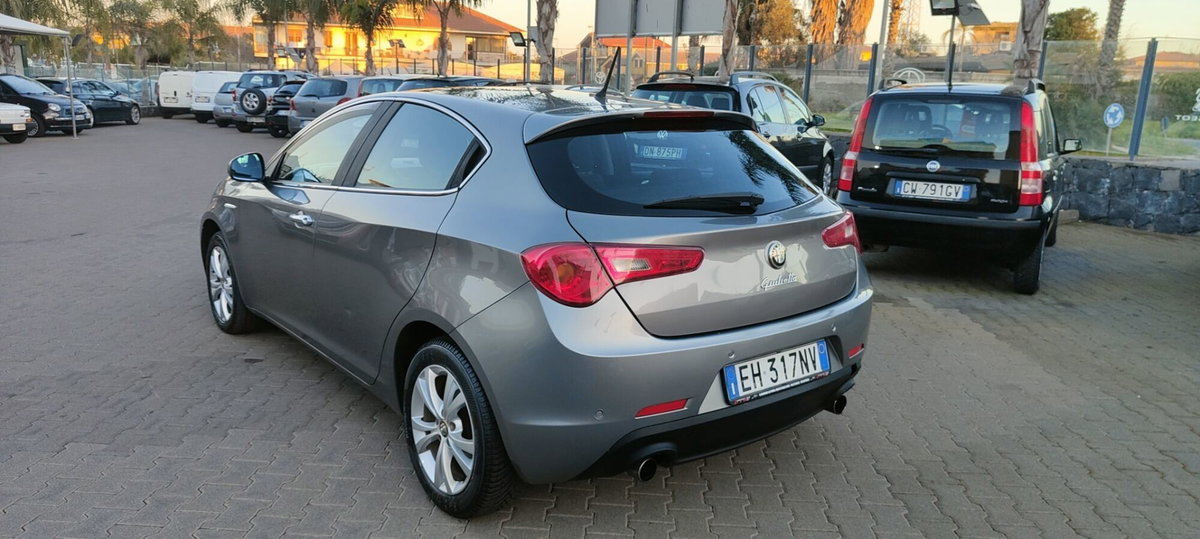 Alfa Romeo Giulietta 2.0 JTDm-2 Distinctive 140cv (7)