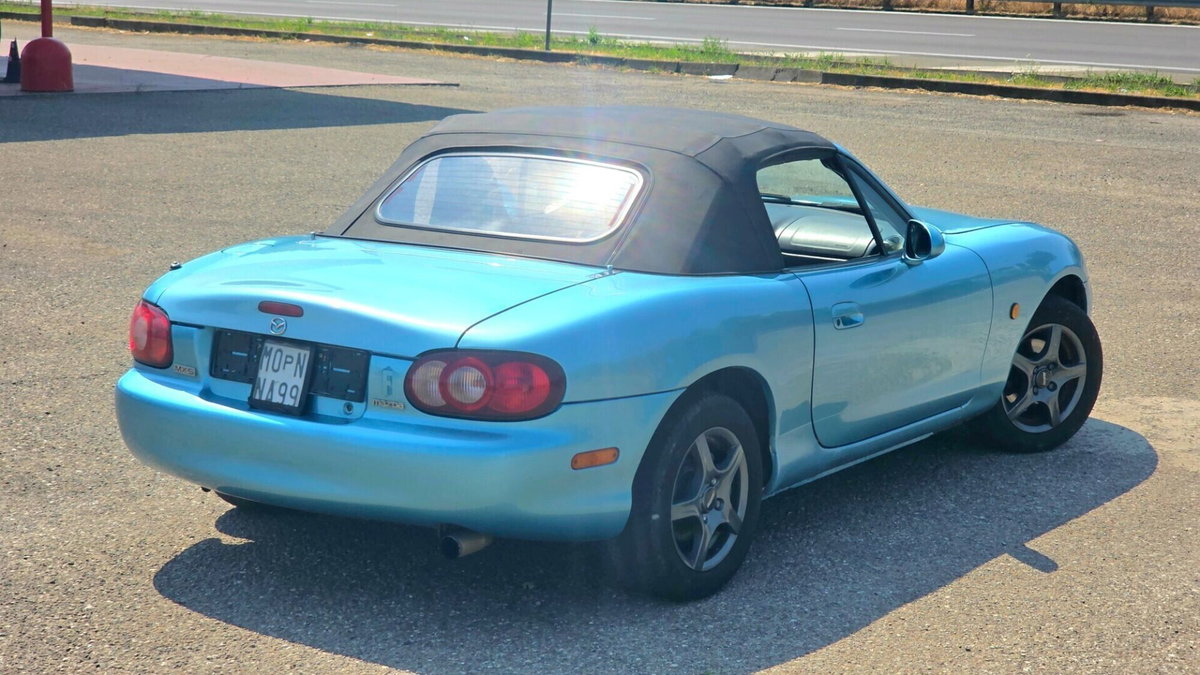 Mazda MX-5 1.6i 16V cat Rainbow (17)