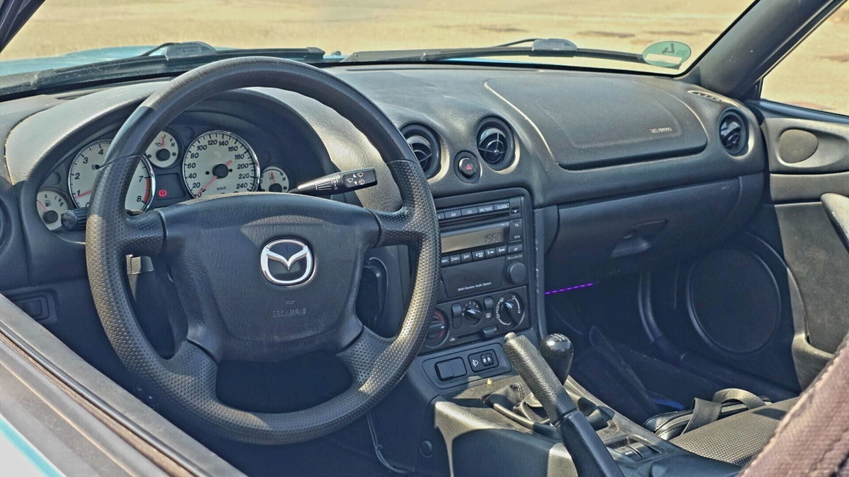 Mazda MX-5 1.6i 16V cat Rainbow (4)