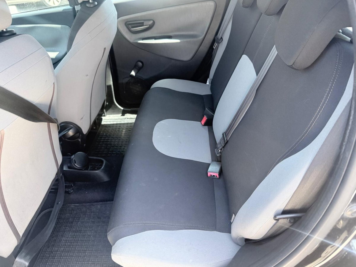 Lancia Ypsilon 1.2 69 CV 5 porte GPL Ecochic Gold (14)