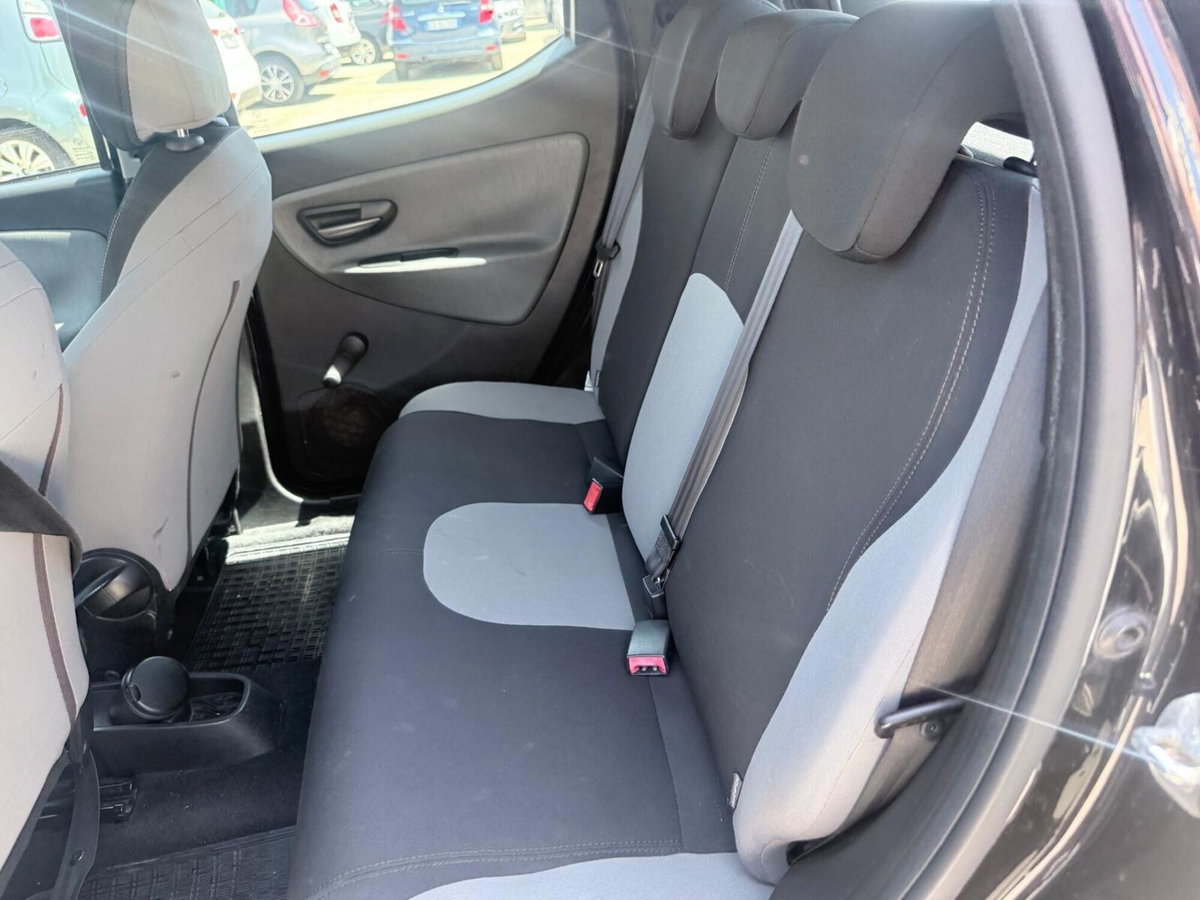 Lancia Ypsilon 1.2 69 CV 5 porte GPL Ecochic Gold (16)