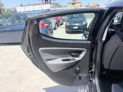 Lancia Ypsilon 1.2 69 CV 5 porte GPL Ecochic Gold (17)