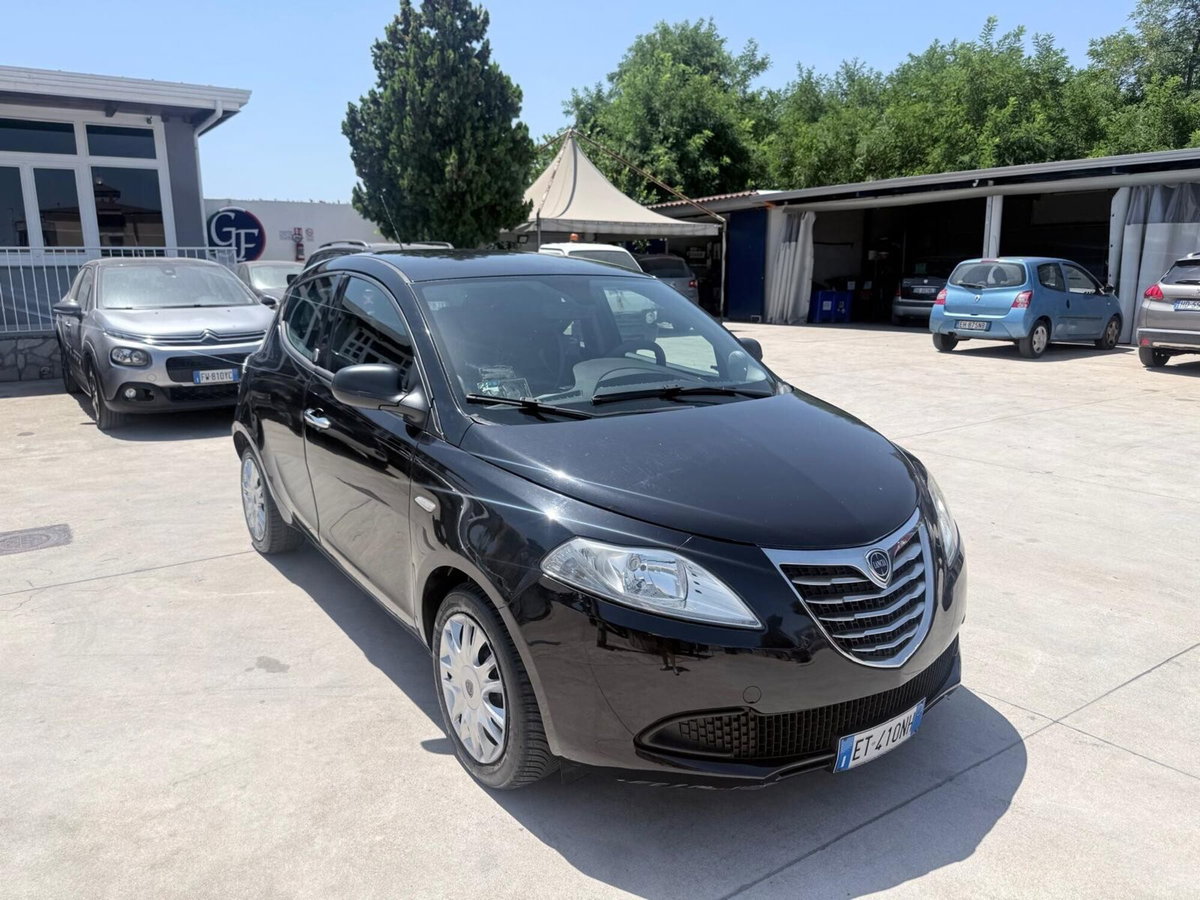Lancia Ypsilon 1.2 69 CV 5 porte GPL Ecochic Gold (2)