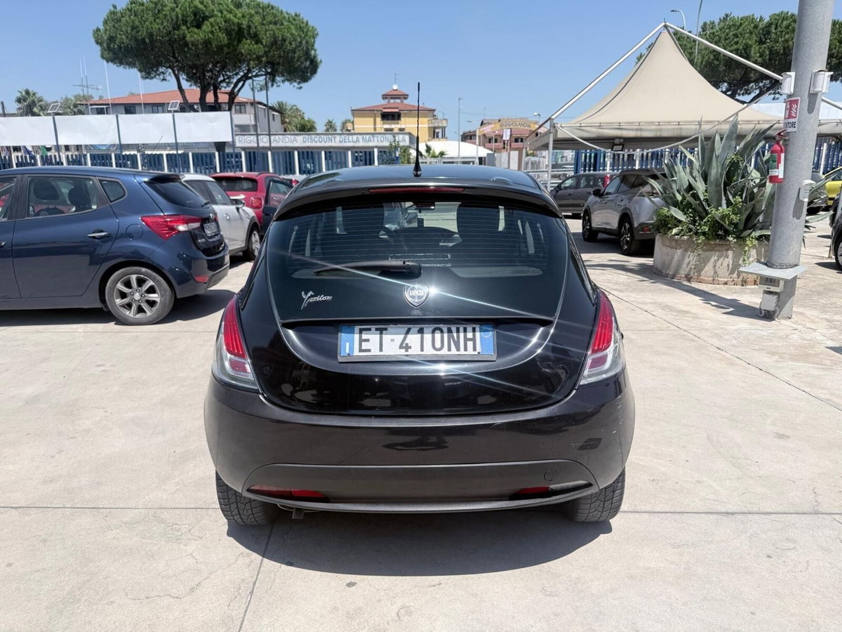 Lancia Ypsilon 1.2 69 CV 5 porte GPL Ecochic Gold (4)