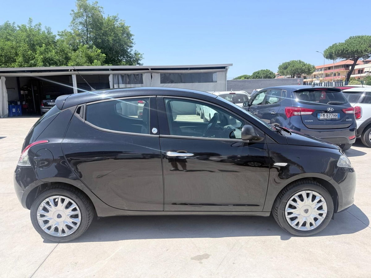 Lancia Ypsilon 1.2 69 CV 5 porte GPL Ecochic Gold (7)