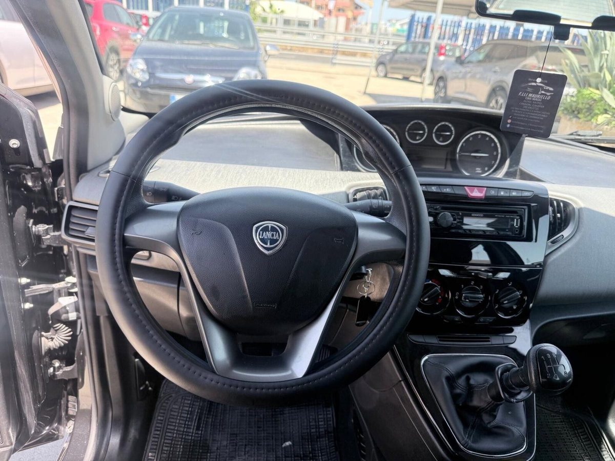 Lancia Ypsilon 1.2 69 CV 5 porte GPL Ecochic Gold (8)