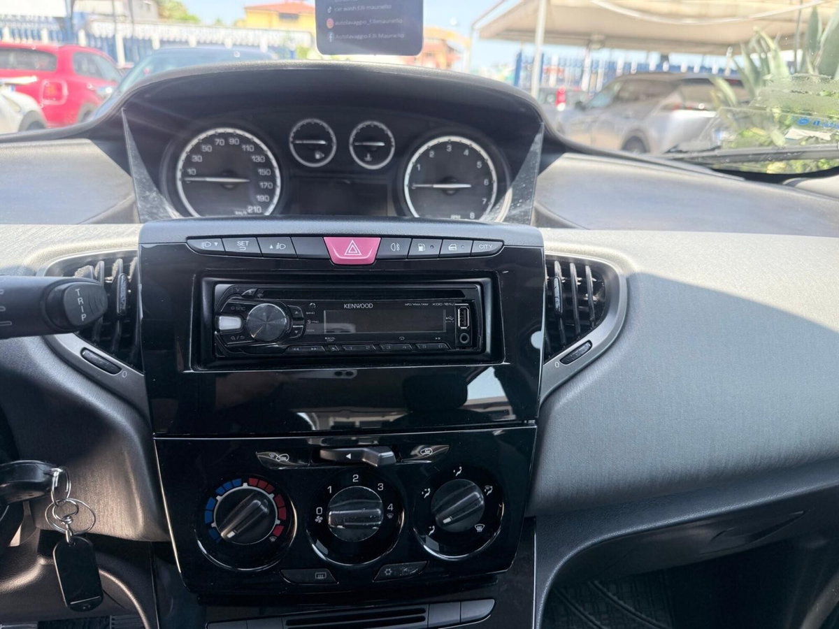 Lancia Ypsilon 1.2 69 CV 5 porte GPL Ecochic Gold (9)