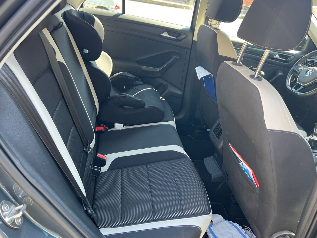 Volkswagen T-Roc 1.6 TDI SCR Advanced BlueMotion Technology (19)