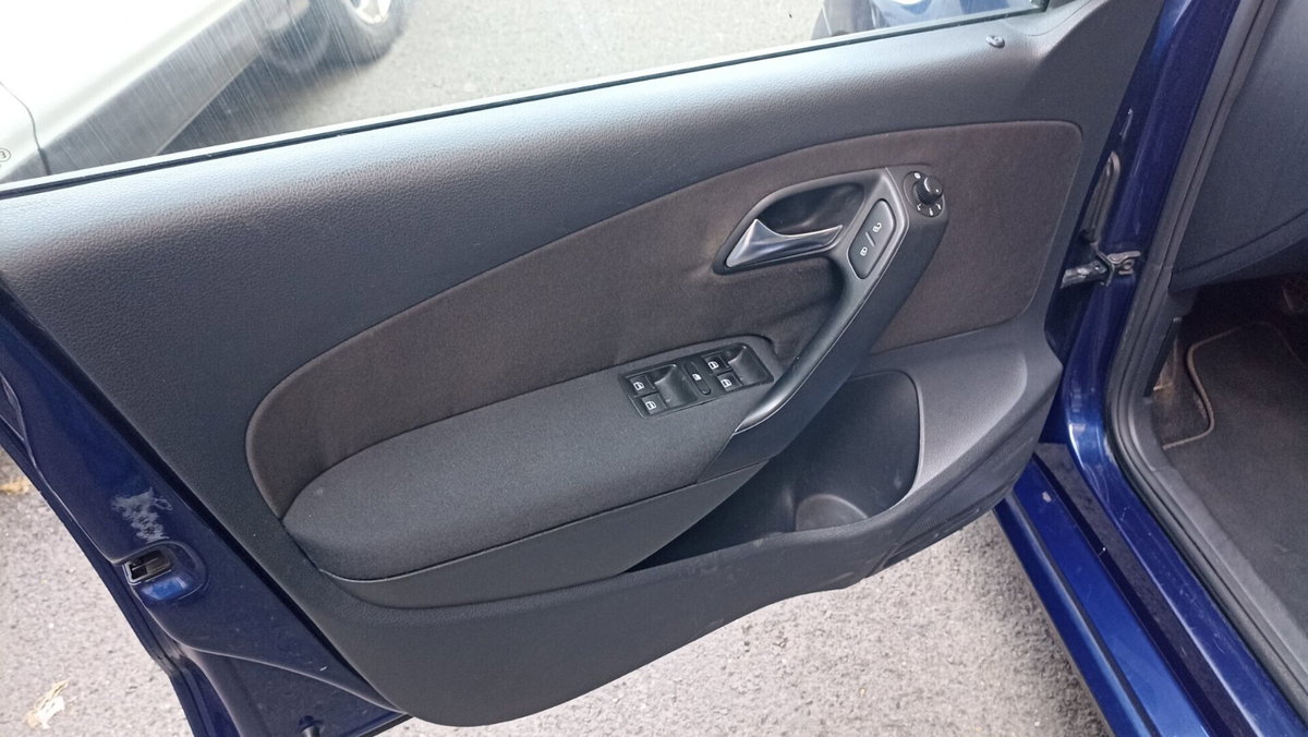 Volkswagen Polo 1.6 TDI 90CV DPF 5 porte Comfortline (8)