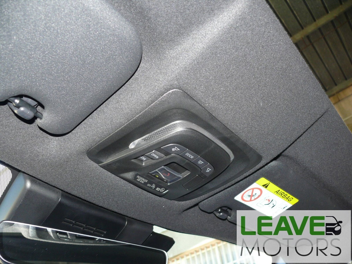 Toyota Corolla Cross Hybrid 2.0 Hybrid 197 CV E-CVT Lounge Light (20)