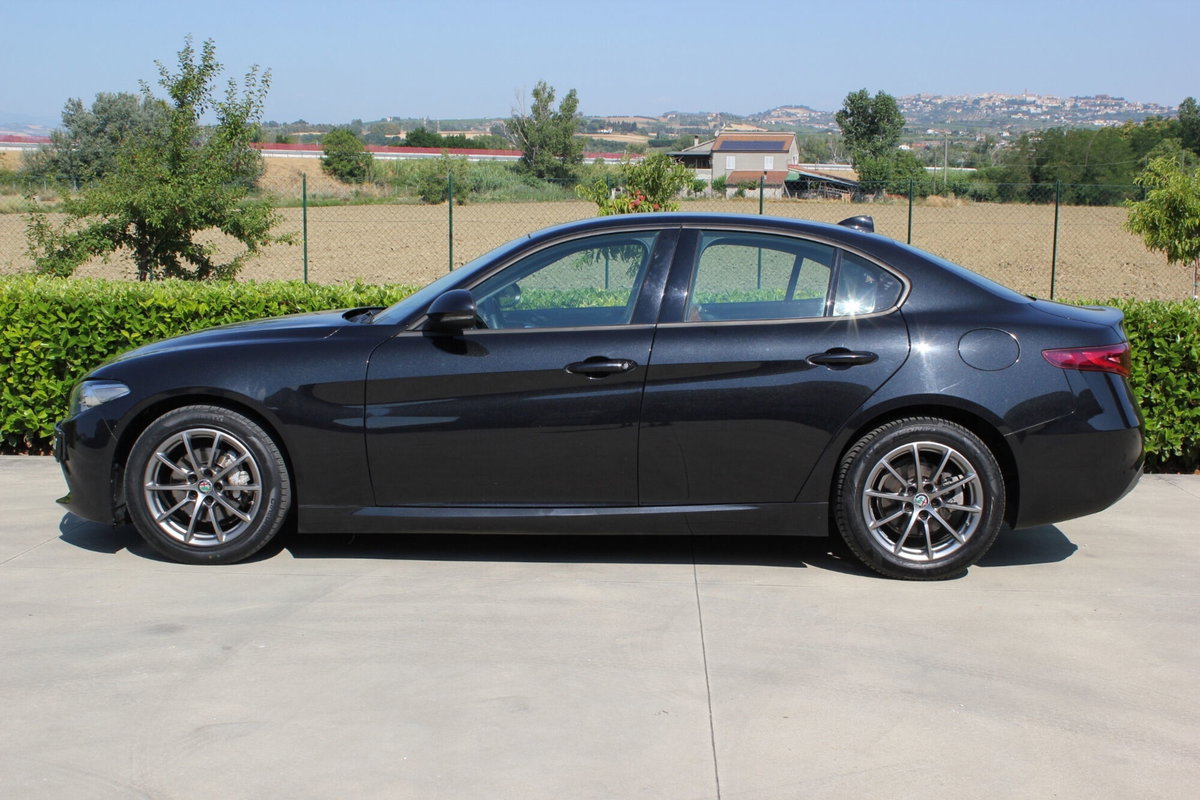 Alfa Romeo Giulia 2.2 Turbodiesel 136 CV AT8 Business (3)