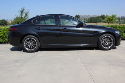 Alfa Romeo Giulia 2.2 Turbodiesel 136 CV AT8 Business (4)