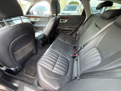 Jaguar XF Sportbrake 2.0 D 240 CV AWD aut. Prestige (12)
