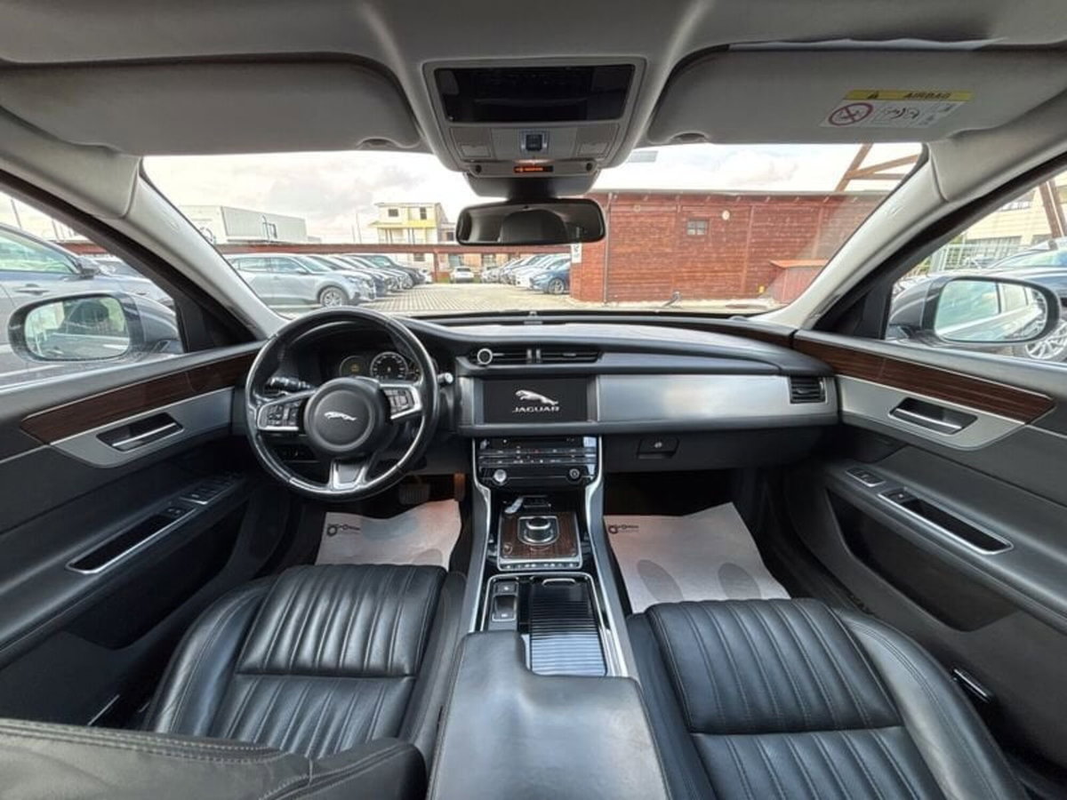 Jaguar XF Sportbrake 2.0 D 240 CV AWD aut. Prestige (13)