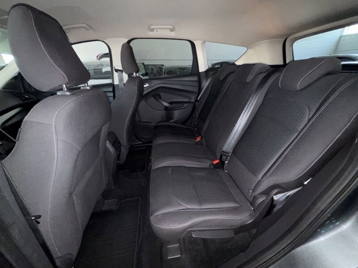 Ford Kuga 1.5 TDCI 120 CV S&S 2WD Business (12)