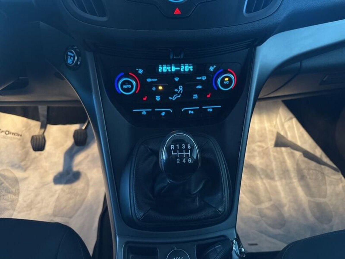Ford Kuga 1.5 TDCI 120 CV S&S 2WD Business (15)