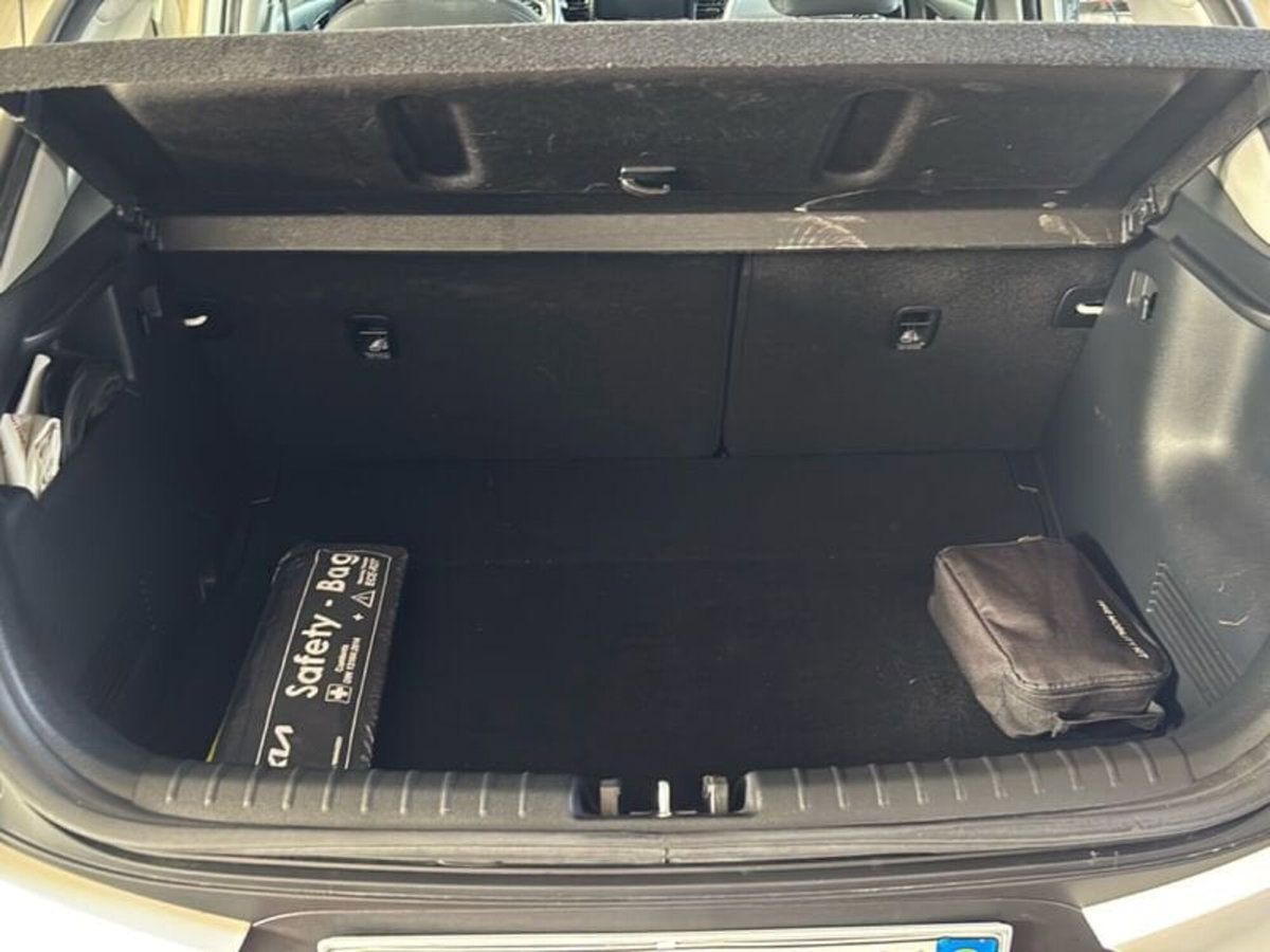 Kia Stonic 1.0 T-GDi 100 CV MHEV MT Style (9)
