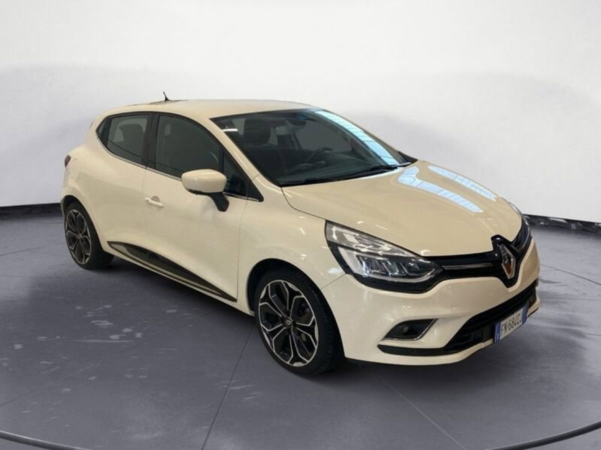 Renault Clio 1.5 dCi 90CV 5 porte Luxe (3)