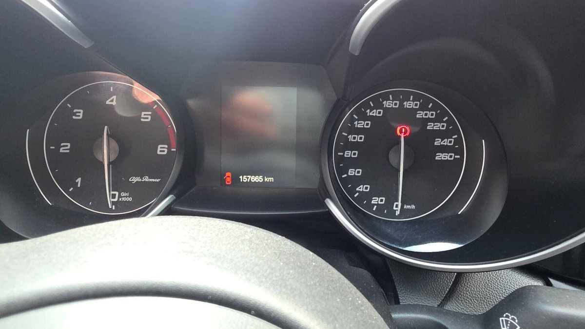 Alfa Romeo Giulia 2.2 Turbodiesel 180 CV AT8 Super (9)