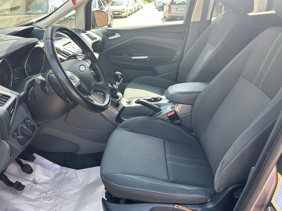 Ford C-Max 1.6 TDCi 95CV Titanium (16)