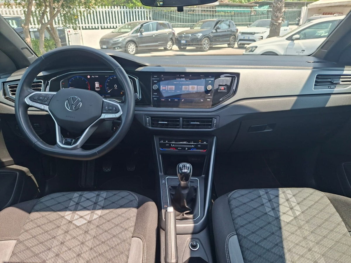 Volkswagen Taigo 1.0 tsi R-Line 115cv (15)