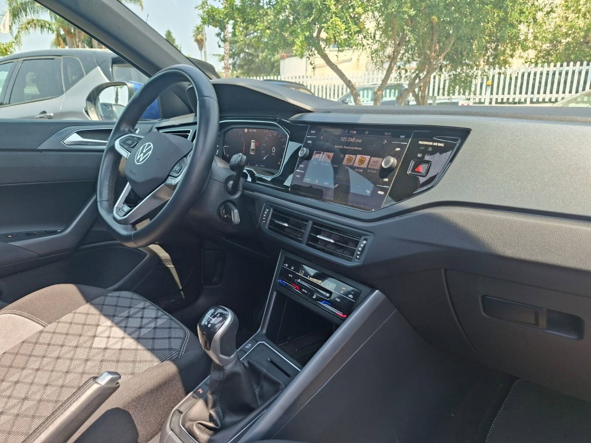Volkswagen Taigo 1.0 tsi R-Line 115cv (19)